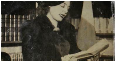 Herminia Brumana, fotografía tomada el 13 de junio de 1942 en la Plata y reproducida en el periódico La Mañana de la ciudad de Mar del Plata (19 de enero de 1957). El original puede consultarse en el Centro de Documentación e Investigación de la Cultura de Izquierdas (CeDinci), ciudad de Buenos Aires.