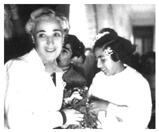 Olga Cossettini y sus alumnos en la Escuela Serena (sin referencia de fecha, se estima entre 1935-1950 sic). Vista en Archivo Pedagógico Cossettini - IRICE-UNR/Conicet.