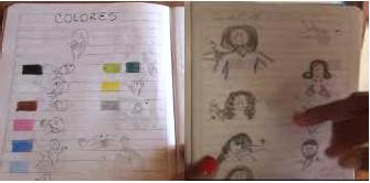 Cuaderno con ilustraciones de las señas de personas y de los colores en LSC.